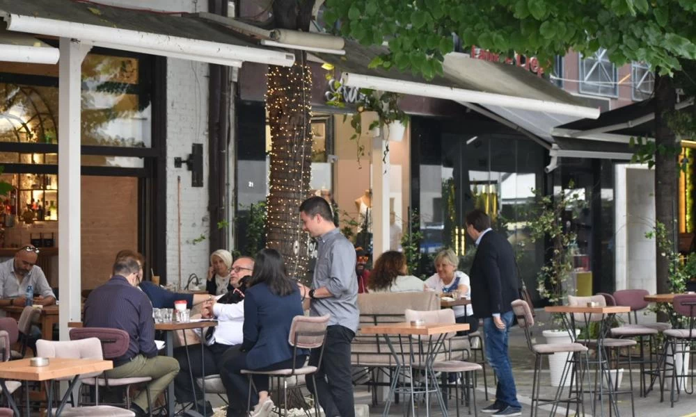 Πρόστιμο σε καφετέρια στη Πρέβεζα - Άνοιξε και σέρβιρε καφέ σε πελάτες